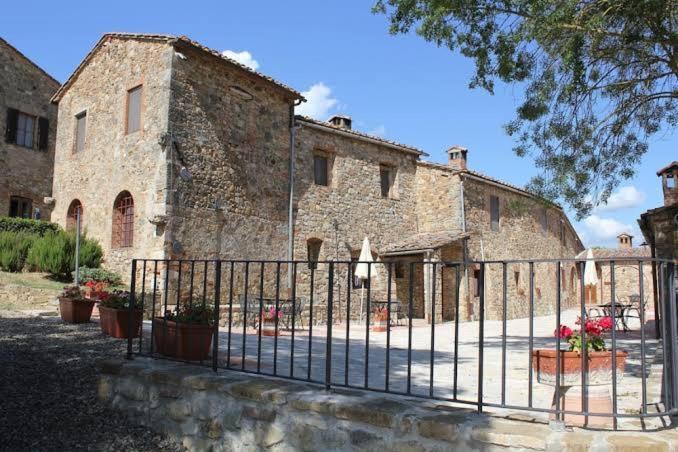 Agriturismo Il Torrione Lecchi Экстерьер фото